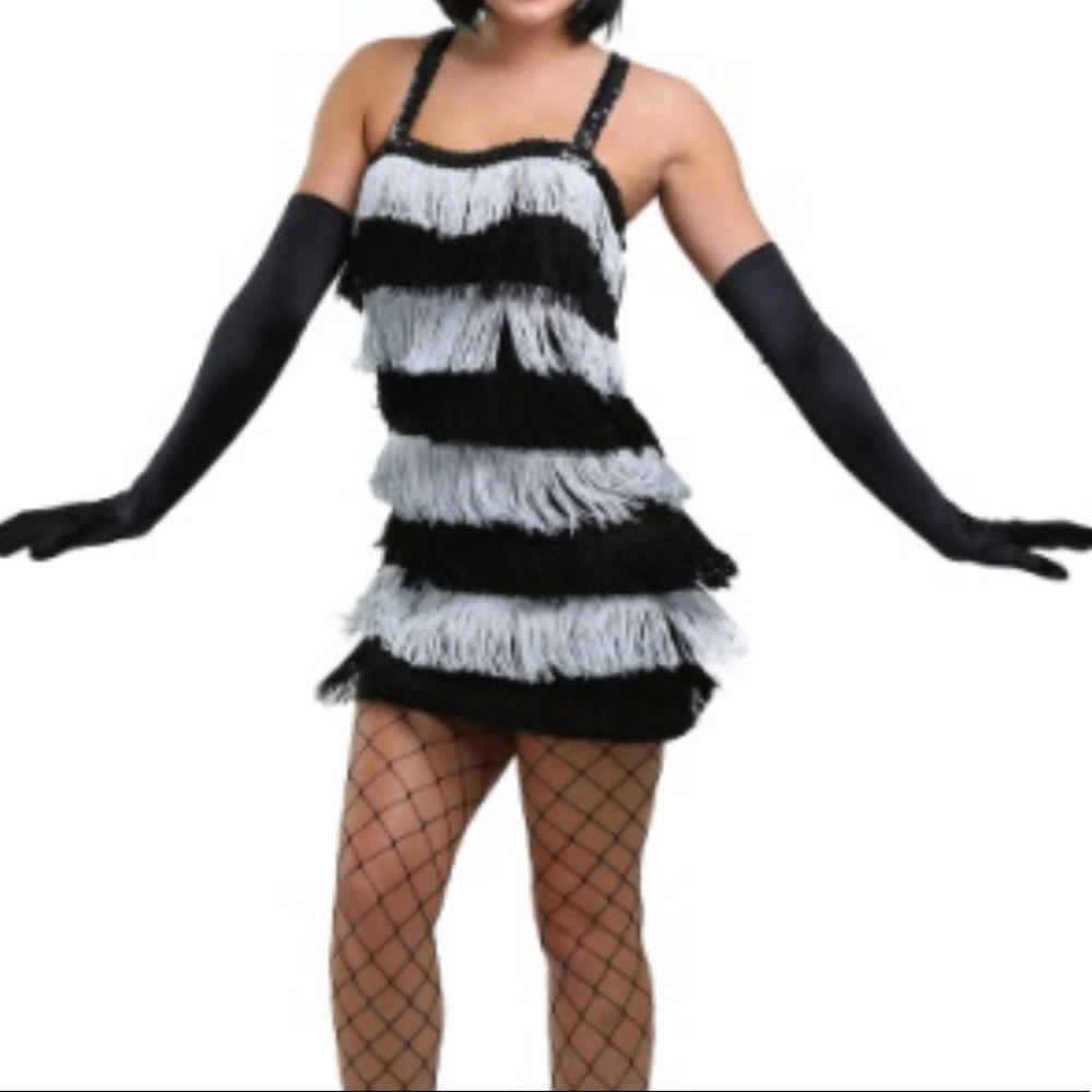Flapper fringe 1920s silver and black Halloween costume dress!